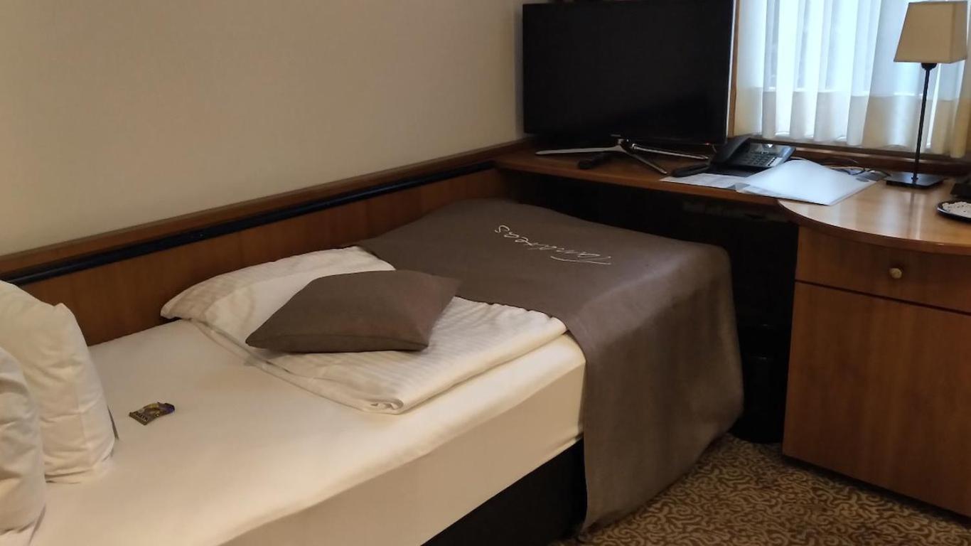 Tandreas Hotel & Restaurant Gießen Esterno foto
